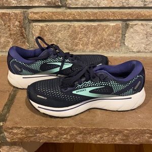 Brook Ghost 14. Size 7 EUC